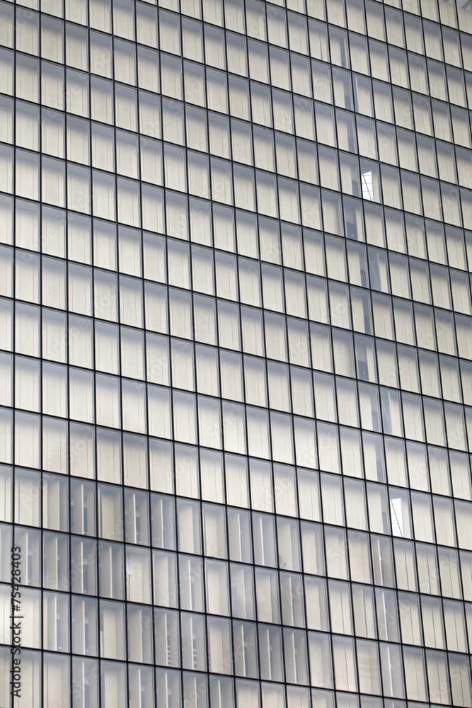 Fassade eines modernen Bürogebäudes in Paris, Frankreich