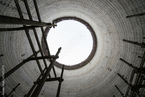 Cuadro en lienzo Reactor no. 5 cooling tower in Chernobyl Zone of Alienation