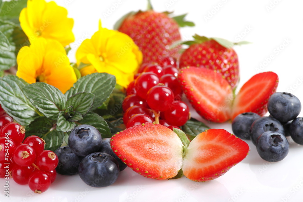 Obraz premium Fragole,mirtilli e ribes