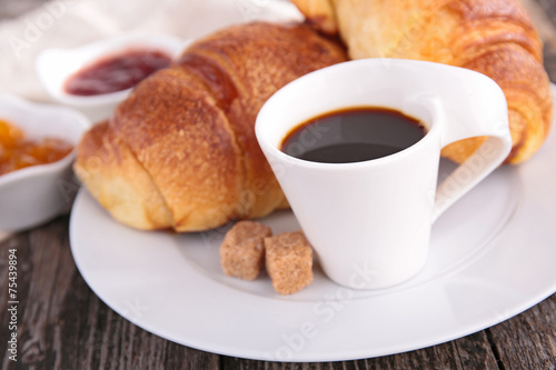 Fototapeta Naklejka Na Ścianę i Meble -  croissant and coffee
