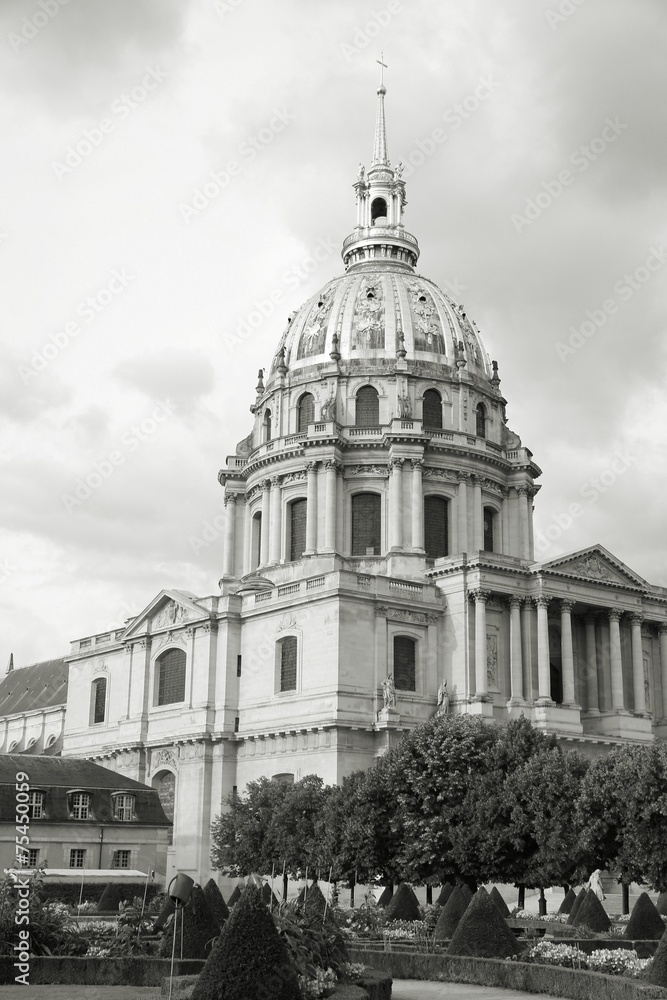 Invalides, Paris - black and white image