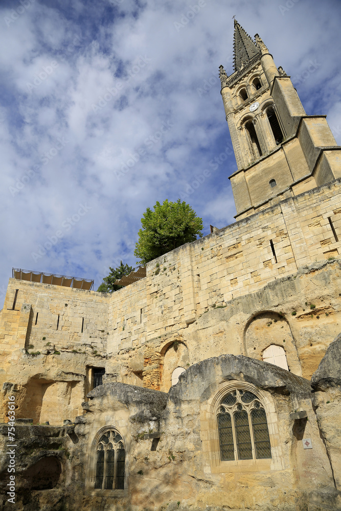 Felsenkirche und Glockenturm in Saint-Emilion