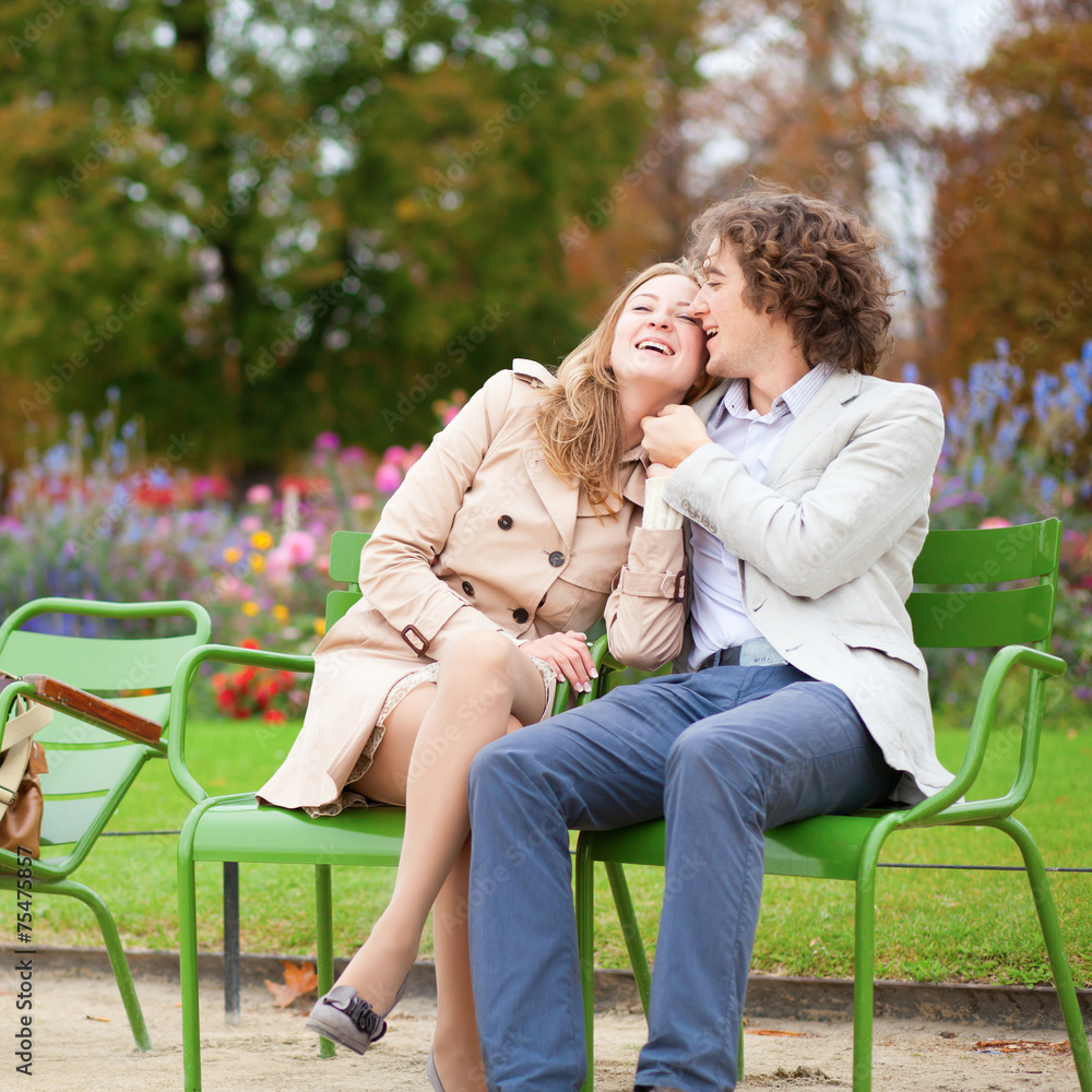 Fototapeta premium Romantic couple in a park, having a date
