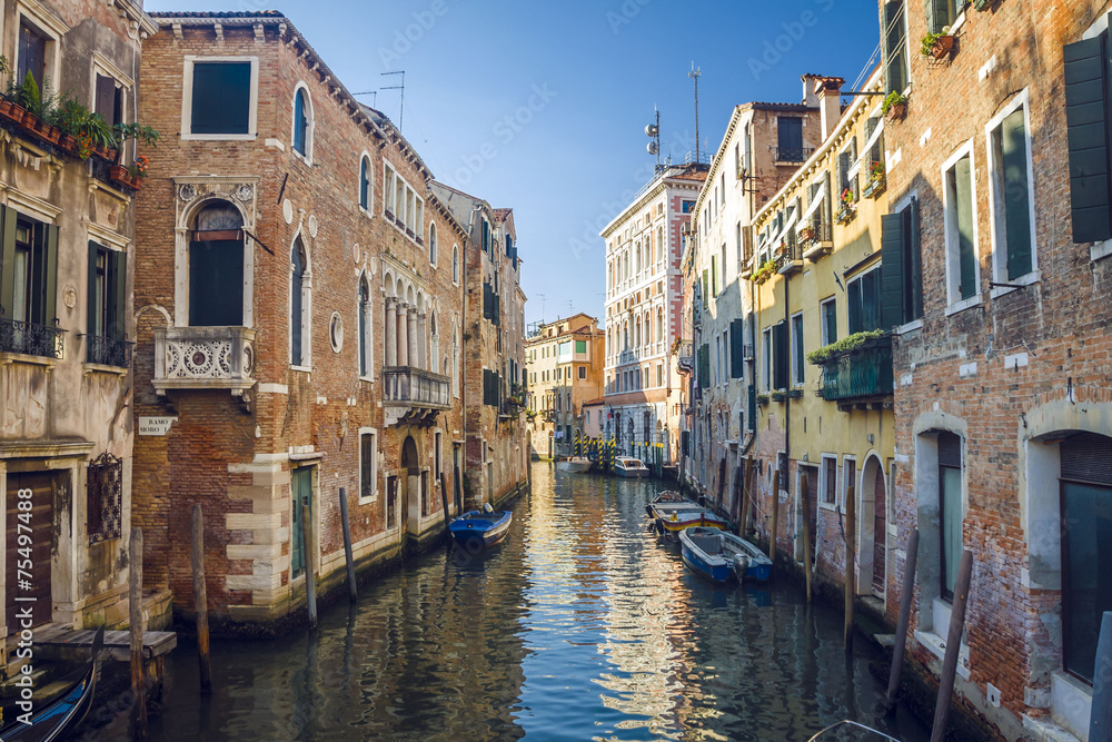 Fototapeta premium Mały kanał w Wenecji, Włochy