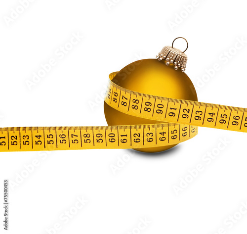 Goldene Weihnachtskugel mit Maßband