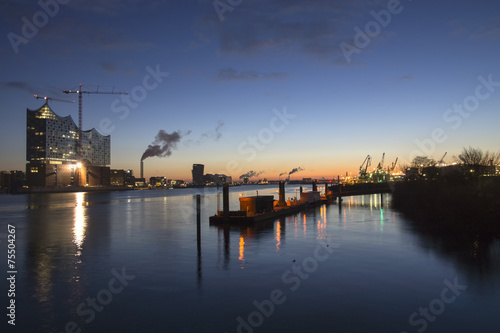 Hamburger Hafen mit Elbphilharmonie, Deutschland