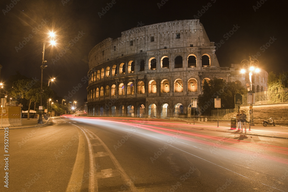 Notte fonda, la magia del Colosseo