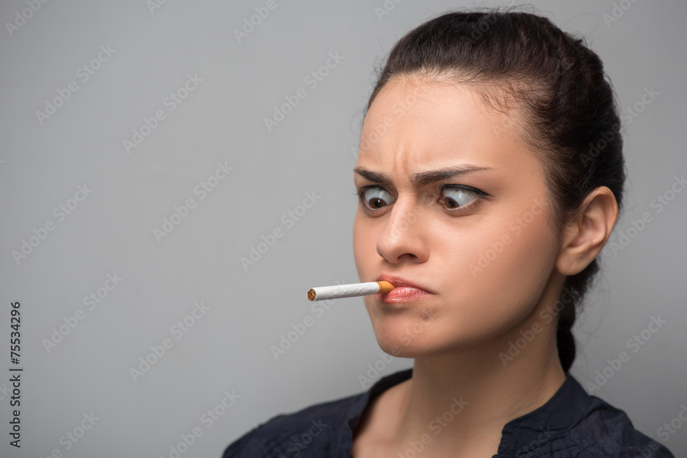 Obraz premium Addiction. Closeup of young woman determined girl holding cigare