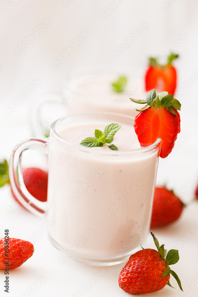 strawberry smoothie strawberry smoothie