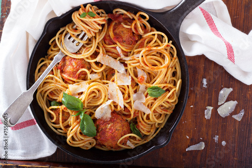 Spaghetti with turkey meatballs