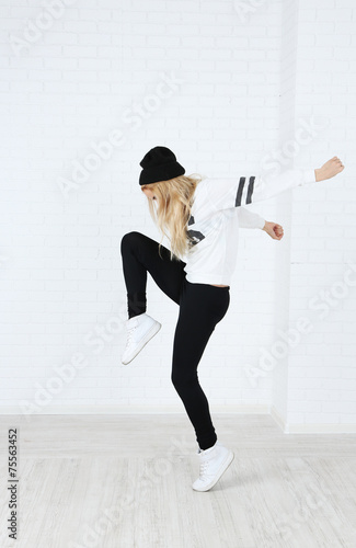 Hip hop dancer dancing on w...