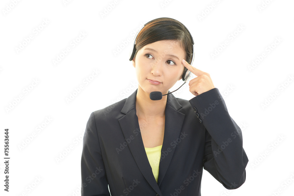 疲れた表情のオペレーター