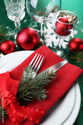 Stylish red, green and white Christmas table setting