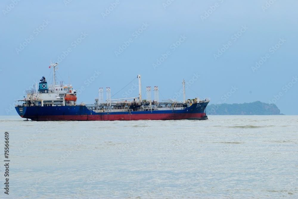 oil tanker sailing