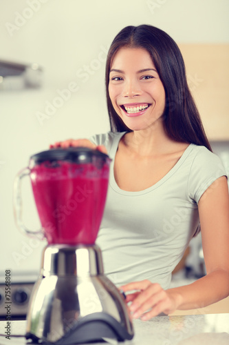 Berry smoothie woman making fruit smoothies