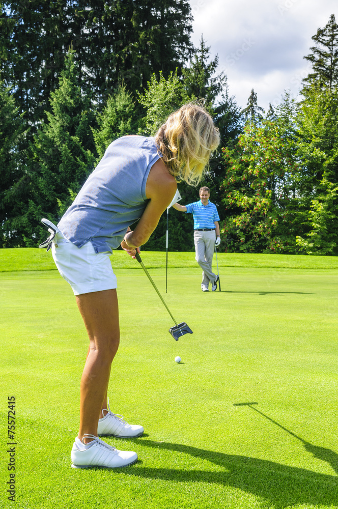 Fototapeta premium Beim Golf spielen