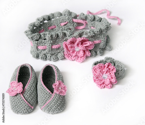grey crochet baby booties and headband with flowers