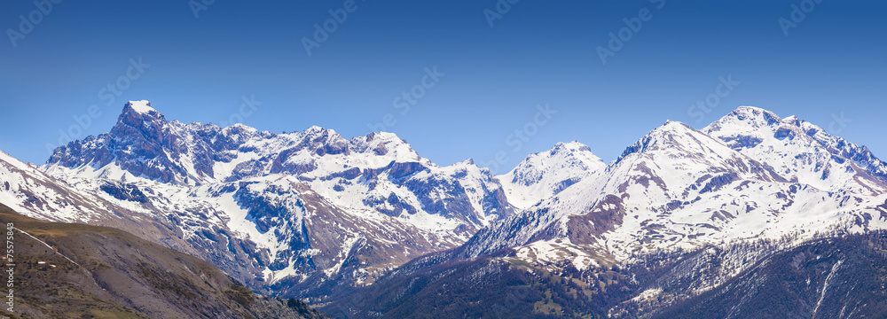 Panorama of the Coluoir Bujon mountain range