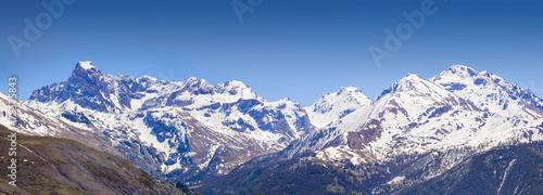 Panorama of the Coluoir Bujon mountain range © Andrew Mayovskyy