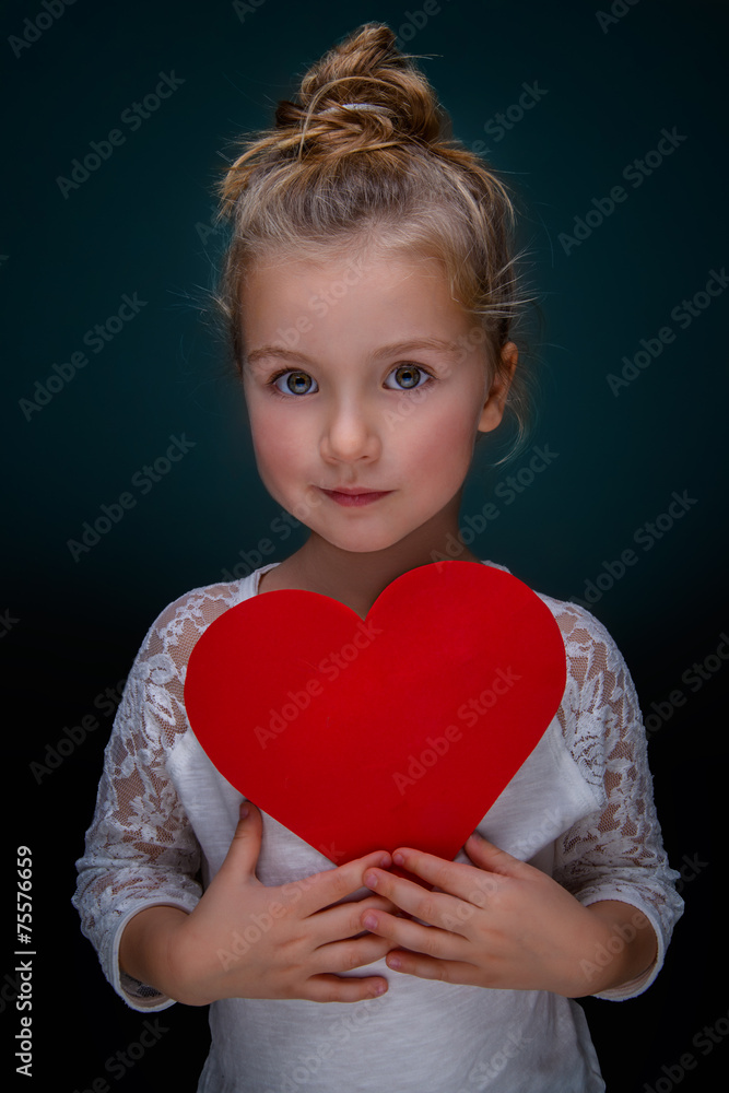 mädchen mit herz mädchen mit herz