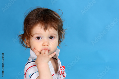 Slika na platnu Small boy sucking fingers