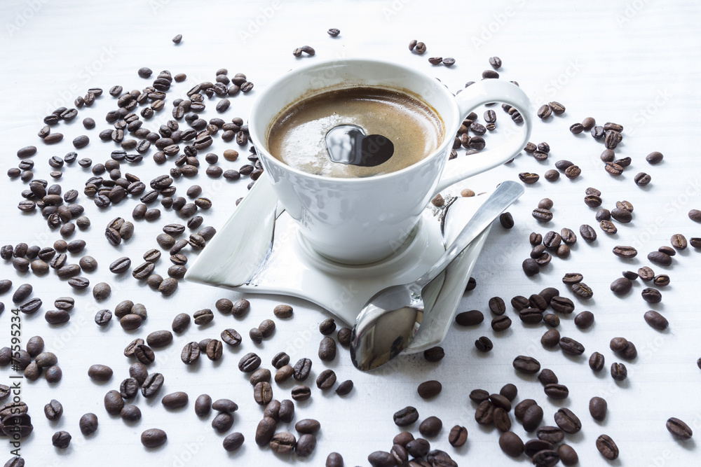 Obraz premium Kawa na białym tle