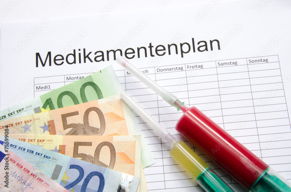 Medikamentenplan mit Medikamenten und Spritzen Medikamentenplan mit Medikamenten und Spritzen