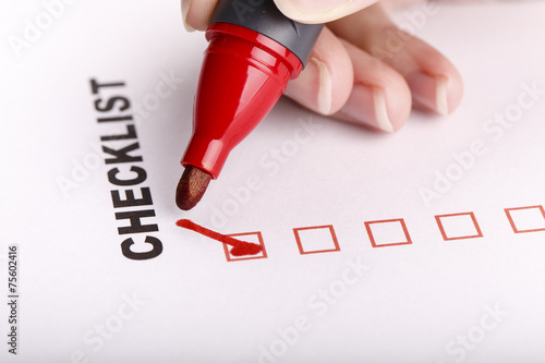 Obraz na płótnie Checklist on white with marker and woman hand w salonie