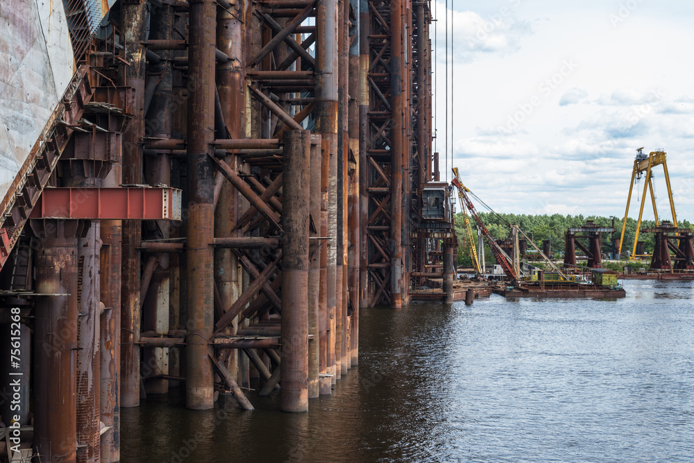 Construction of the new bridge across the Dnieper in Kyiv