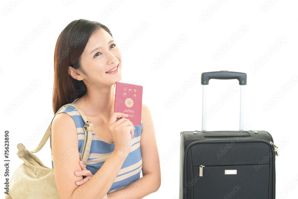 パスポートを持つ女性