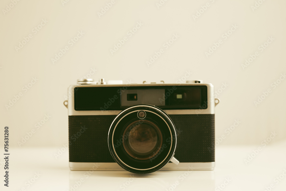 Old photographic camera focusing in front
