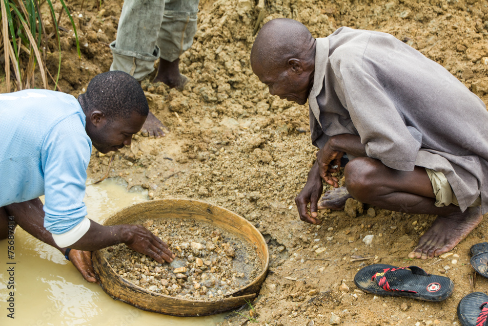 Fototapeta premium Wydobywanie diamentów w Sierra Leone