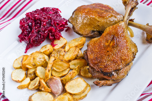 Duck confit with beetroots and jerusalem artichokes fries
