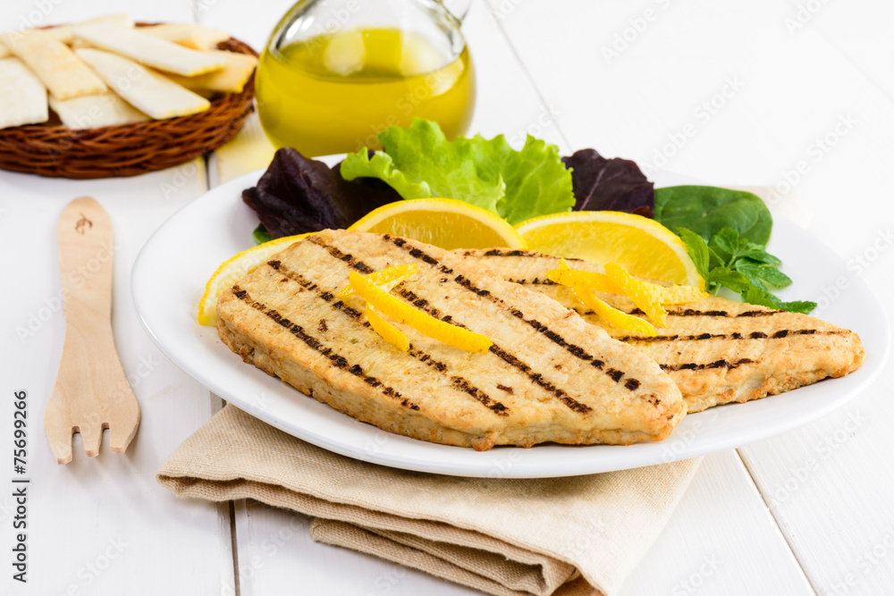 Soy steak with salad and lemon Soy steak with salad and lemon