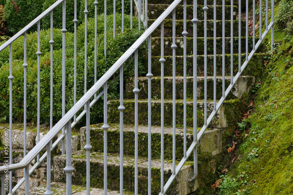 Alte Granittreppe mit Eisengeländer und Handlauf Alte Granittreppe mit Eisengeländer und Handlauf