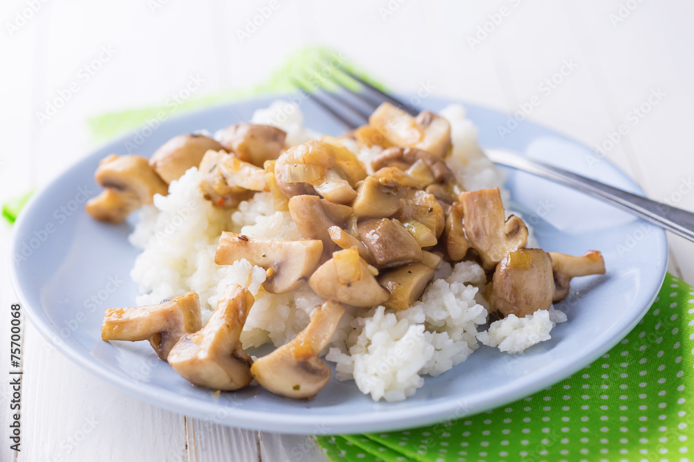 Fresh mushrooms and rice Fresh mushrooms and rice
