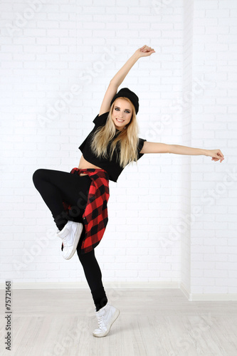 Hip hop dancer dancing on w...