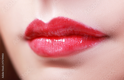 lips with red