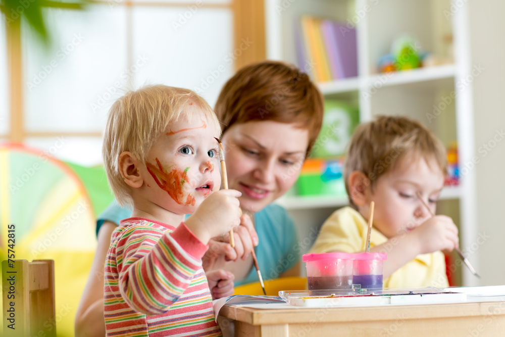 Fototapeta premium kids playing and painting