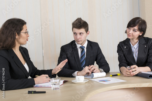 Wallpaper Mural Young businesspeople discuss the idea Torontodigital.ca