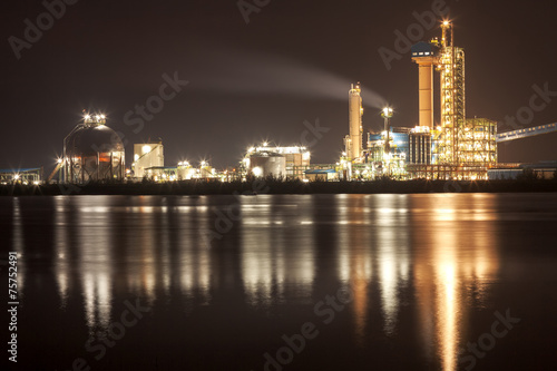 panorama of Oil refinery with reflection, petrochemical plant © kapuk