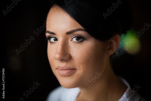 Bride makes wedding makeup