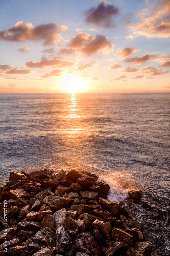 Obraz premium sunset and rock