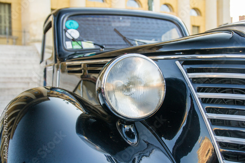 headlight of black vintage car
