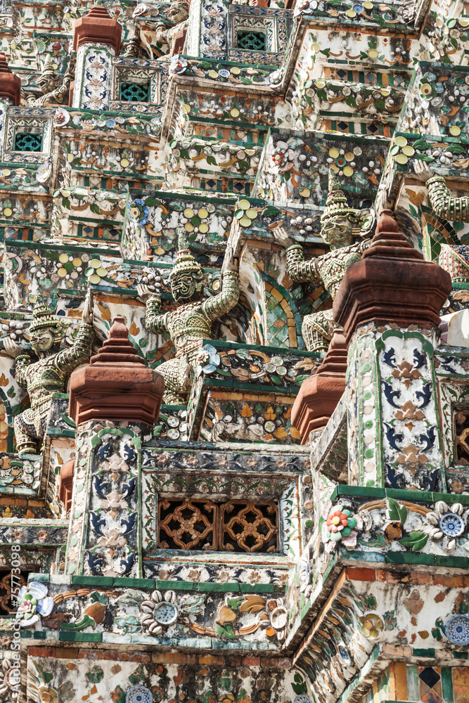 Fassade des Wat Arun in Bangkok, Thailand