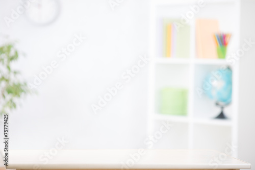 Foto nursery room blurred background with writting desk