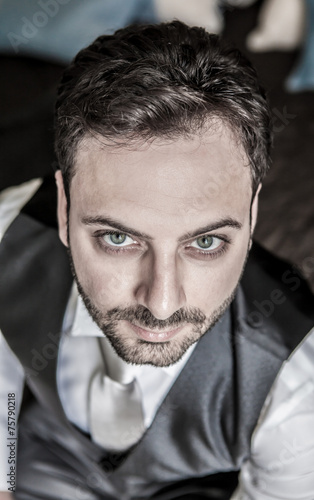 Konstfotografi Portrait of young Italian groom with dragan effect
