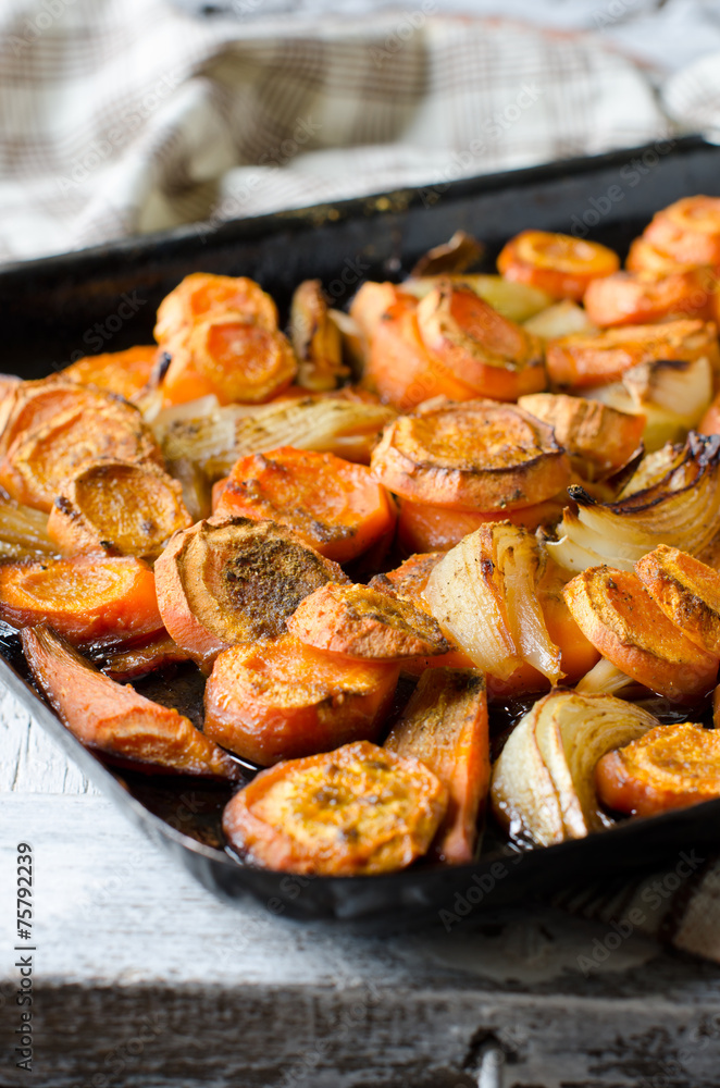 Carrots baked with onions Carrots baked with onions