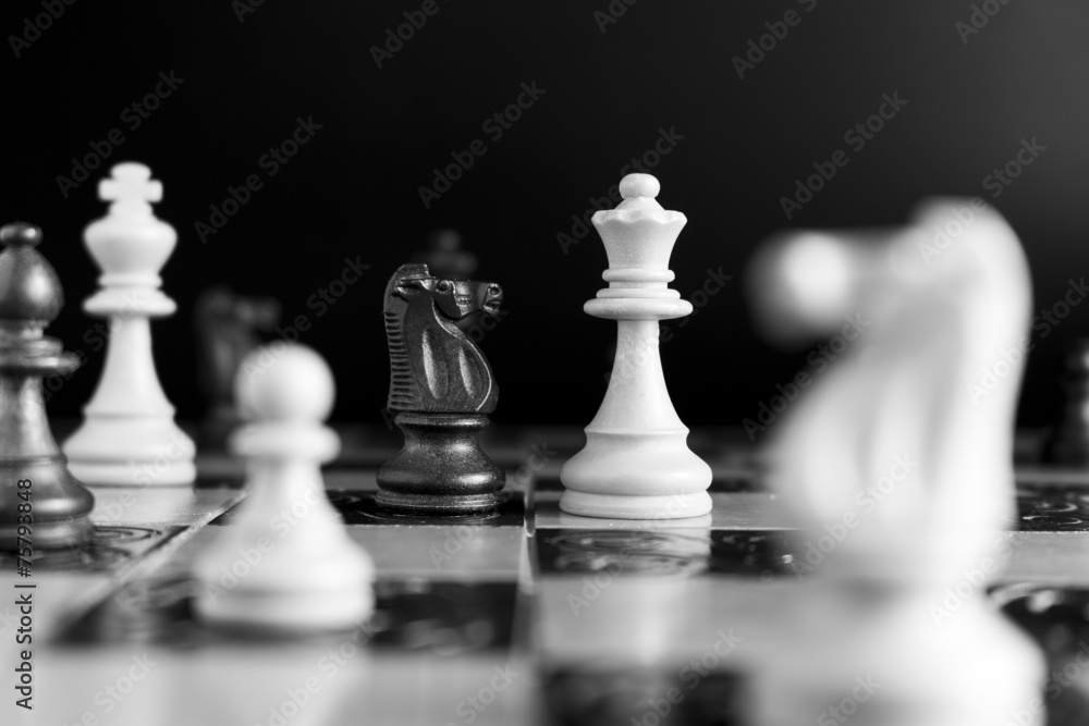 Scacchi fotografati su scacchiera Scacchi fotografati su scacchiera
