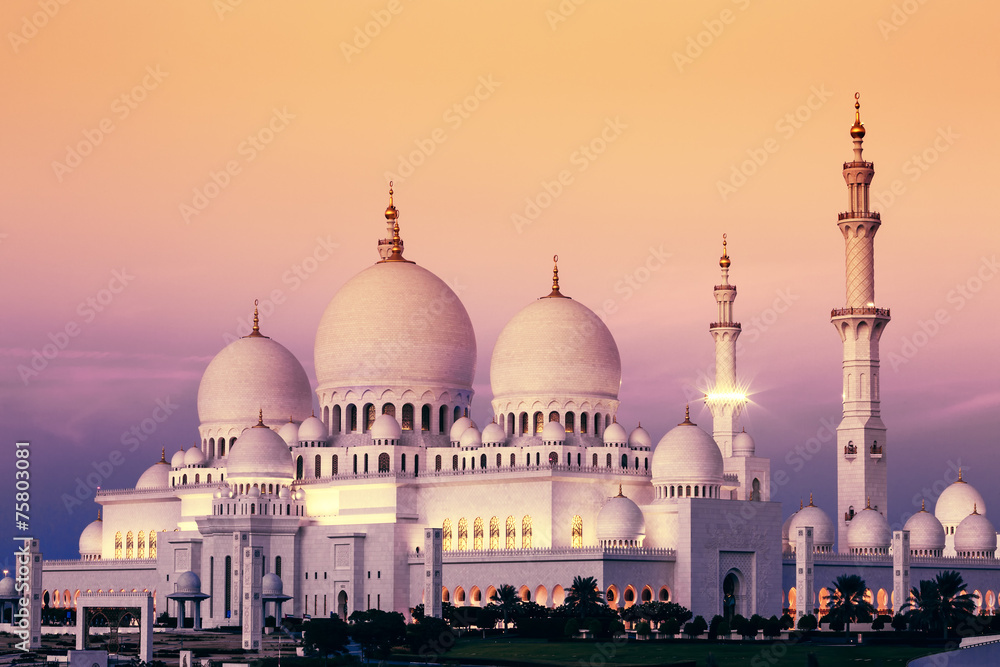 Obraz premium Abu Dhabi Sheikh Zayed Mosque at sunset